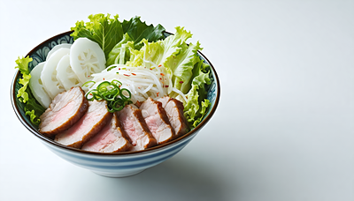 ファミマ「豚しゃぶサラダ」468円でたんぱく質13.2g、140kcalの新定番